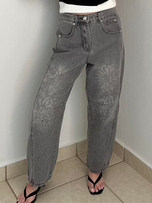 Floral Embroidred Barrel Jeans
